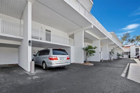 Condo in Longboat Key, Florida, 2 bedrooms № 2145171 - photo 18
