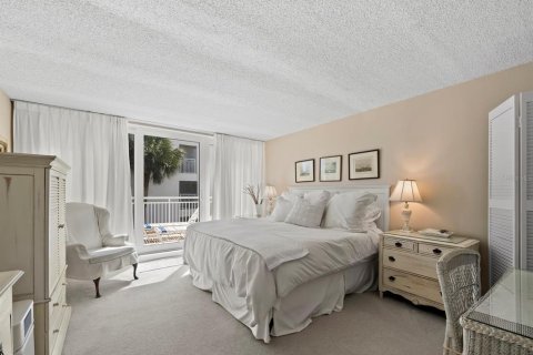Condo in Longboat Key, Florida, 2 bedrooms № 2145171 - photo 15