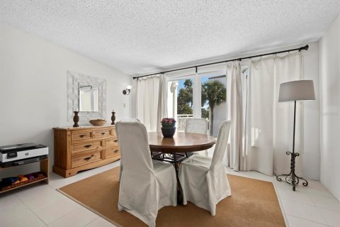 Condo in Longboat Key, Florida, 2 bedrooms № 2145171 - photo 12