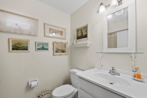 Condo in Longboat Key, Florida, 2 bedrooms № 2145171 - photo 13