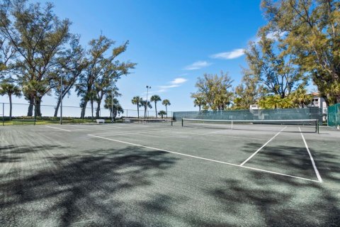 Condo in Longboat Key, Florida, 2 bedrooms № 2145171 - photo 22