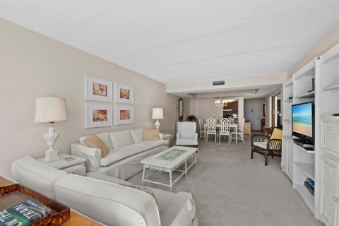 Condo in Longboat Key, Florida, 2 bedrooms № 2145171 - photo 9