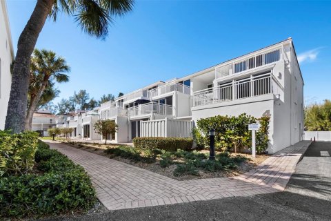 Condo in Longboat Key, Florida, 2 bedrooms № 2145171 - photo 2