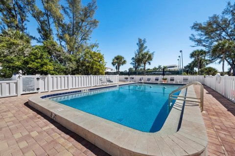 Condo in Longboat Key, Florida, 2 bedrooms № 2145171 - photo 21