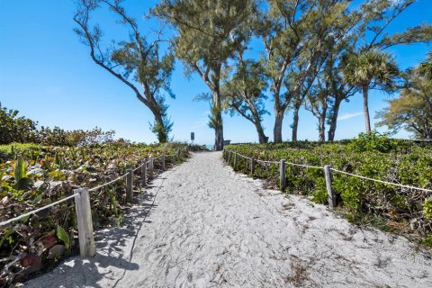 Condo in Longboat Key, Florida, 2 bedrooms № 2145171 - photo 24