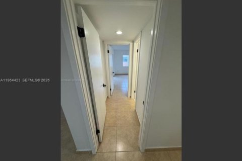 Condominio en alquiler en Hialeah, Florida, 2 dormitorios, 102.75 m2 № 2025917 - foto 7