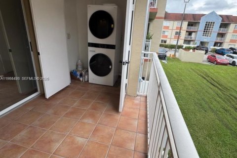 Condominio en alquiler en Hialeah, Florida, 2 dormitorios, 102.75 m2 № 2025917 - foto 4