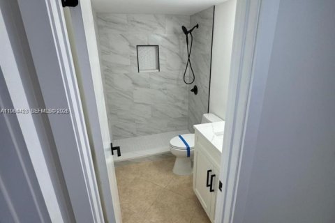 Condominio en alquiler en Hialeah, Florida, 2 dormitorios, 102.75 m2 № 2025917 - foto 5