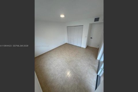 Condominio en alquiler en Hialeah, Florida, 2 dormitorios, 102.75 m2 № 2025917 - foto 6