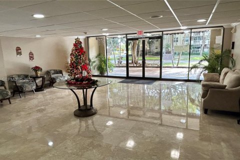 Снять в аренду кондоминиум в Норт-Майами, Флорида 1 спальня, 62.52м2, № 1991753 - фото 9