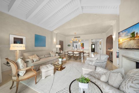 Copropriété à vendre à Miami Beach, Floride: 2 chambres, 177.63 m2 № 1989835 - photo 12