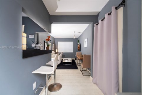 Copropriété à louer à Miami Beach, Floride: 2 chambres, 65.03 m2 № 2171635 - photo 2