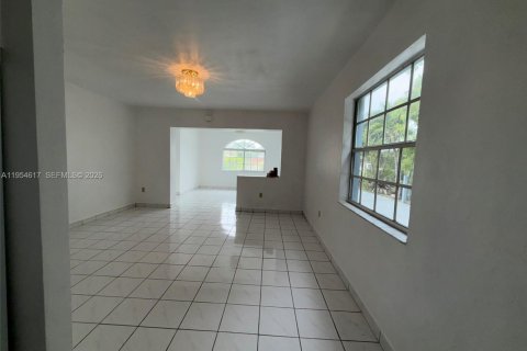 Купить виллу или дом в Майами, Флорида 5 спален, 174.38м2, № 2009889 - фото 4