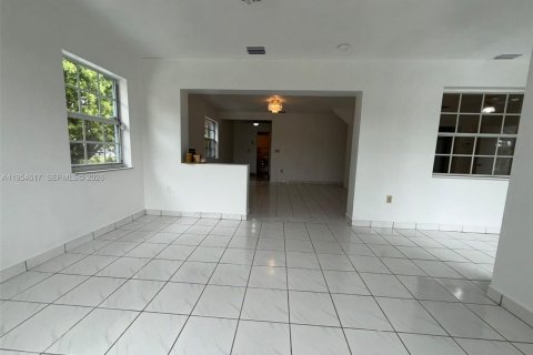 Купить виллу или дом в Майами, Флорида 5 спален, 174.38м2, № 2009889 - фото 3