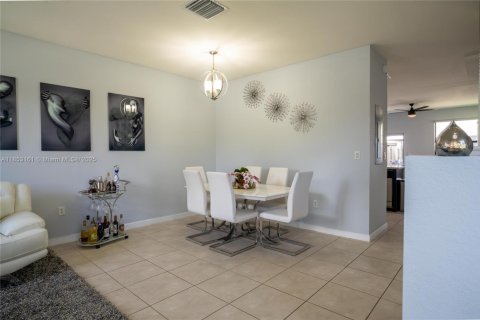 Townhouse in Homestead, Florida 3 bedrooms, 141.58 sq.m. № 1871685 - photo 10