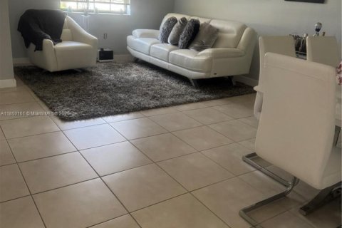 Townhouse in Homestead, Florida 3 bedrooms, 141.58 sq.m. № 1871685 - photo 4