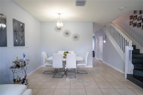 Townhouse in Homestead, Florida 3 bedrooms, 141.58 sq.m. № 1871685 - photo 12