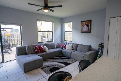 Townhouse in Homestead, Florida 3 bedrooms, 141.58 sq.m. № 1871685 - photo 9