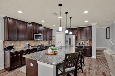 House in Lutz, Florida 4 bedrooms, 209.4 sq.m. № 2395887 - photo 2