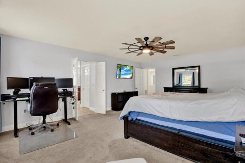 House in Lutz, Florida 4 bedrooms, 209.4 sq.m. № 2395887 - photo 21
