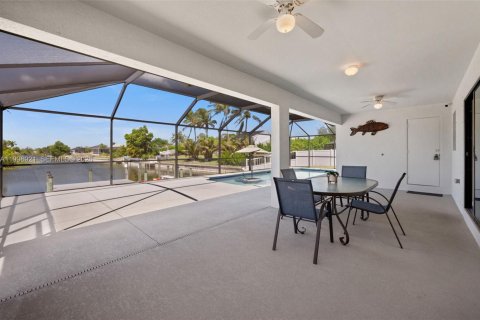 Casa en venta en Cape Coral, Florida, 4 dormitorios, 159.61 m2 № 2071294 - foto 27