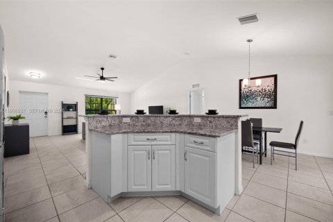 Casa en venta en Cape Coral, Florida, 4 dormitorios, 159.61 m2 № 2071294 - foto 14