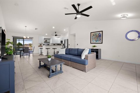 Casa en venta en Cape Coral, Florida, 4 dormitorios, 159.61 m2 № 2071294 - foto 7