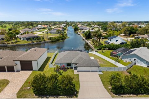 Casa en Cape Coral, Florida 4 dormitorios, 159.61 m2 № 2071294