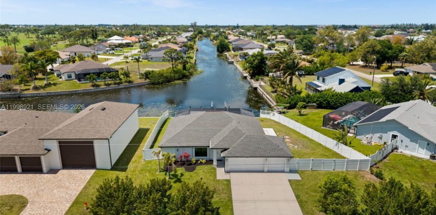 Casa en Cape Coral, Florida 4 dormitorios, 159.61 m2 № 2071294