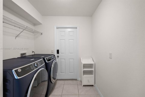 Casa en venta en Cape Coral, Florida, 4 dormitorios, 159.61 m2 № 2071294 - foto 23