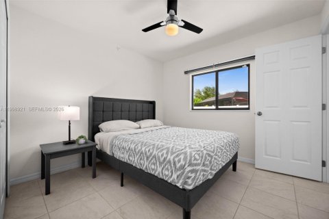 Casa en venta en Cape Coral, Florida, 4 dormitorios, 159.61 m2 № 2071294 - foto 21