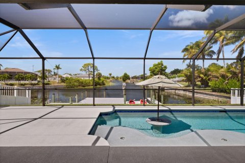 Casa en venta en Cape Coral, Florida, 4 dormitorios, 159.61 m2 № 2071294 - foto 25