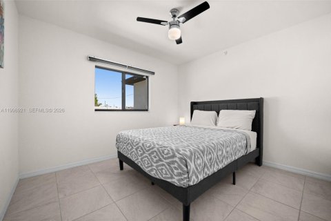 Casa en venta en Cape Coral, Florida, 4 dormitorios, 159.61 m2 № 2071294 - foto 18