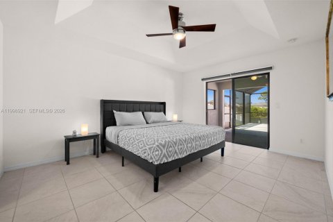 Casa en venta en Cape Coral, Florida, 4 dormitorios, 159.61 m2 № 2071294 - foto 15