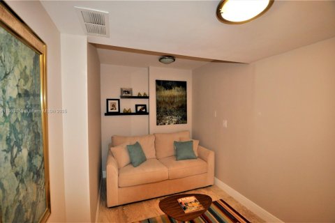 Снять в аренду кондоминиум в Халландейл-Бич, Флорида 1 спальня, 120.77м2, № 1954613 - фото 16