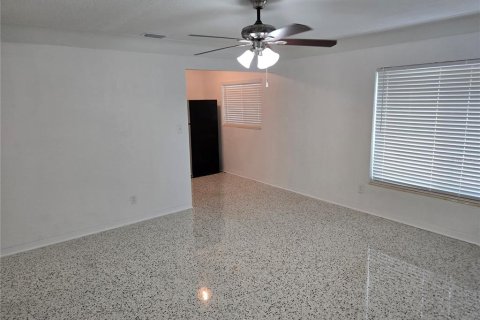 Снять в аренду квартиру в Галфпорта, Флорида 4 комнаты, 77.29м2, № 1786416 - фото 4