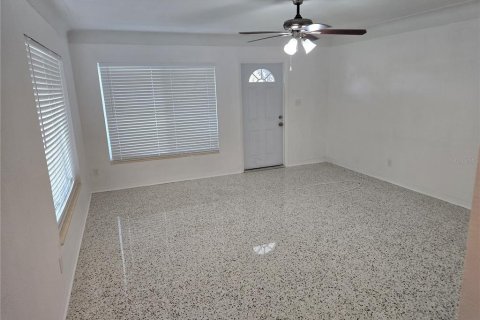 Снять в аренду квартиру в Галфпорта, Флорида 4 комнаты, 77.29м2, № 1786416 - фото 3