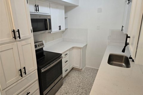 Снять в аренду квартиру в Галфпорта, Флорида 4 комнаты, 77.29м2, № 1786416 - фото 5