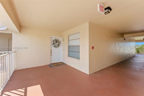 Condo in Miami, Florida, 1 bedroom  № 2070415 - photo 3