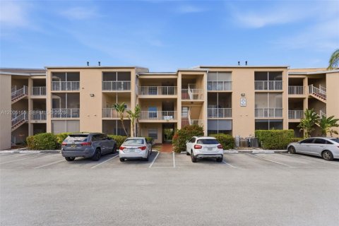 Condo in Miami, Florida, 1 bedroom  № 2070415 - photo 2