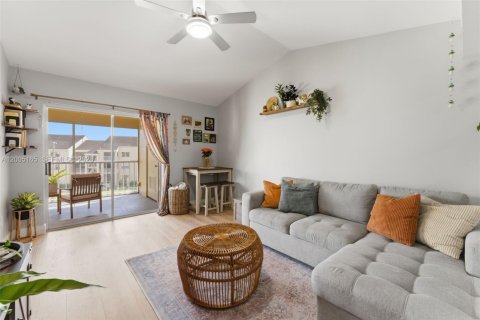 Condo in Miami, Florida, 1 bedroom  № 2070415 - photo 9