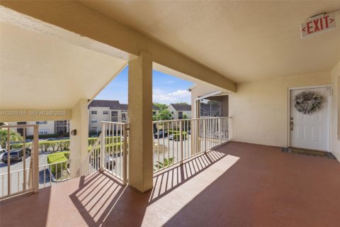 Condo in Miami, Florida, 1 bedroom  № 2070415 - photo 4