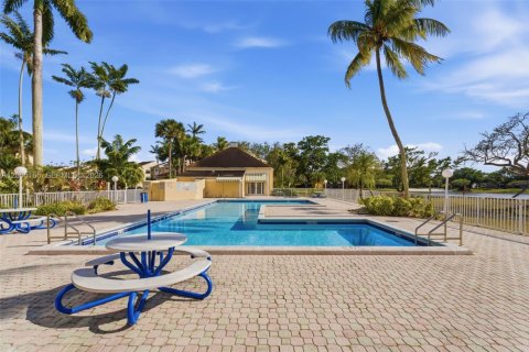Condo in Miami, Florida, 1 bedroom  № 2070415 - photo 28