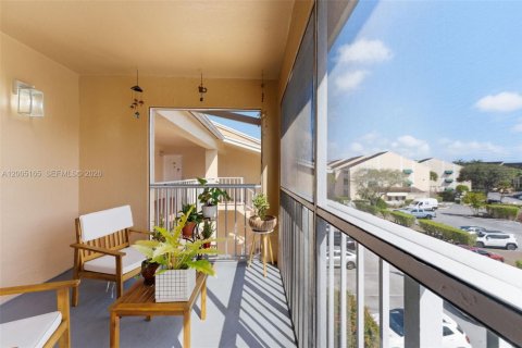 Condo in Miami, Florida, 1 bedroom  № 2070415 - photo 19