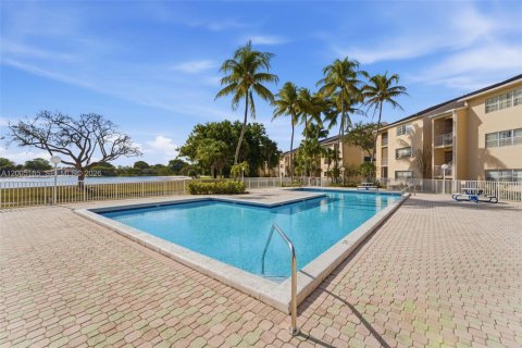 Condo in Miami, Florida, 1 bedroom  № 2070415 - photo 30