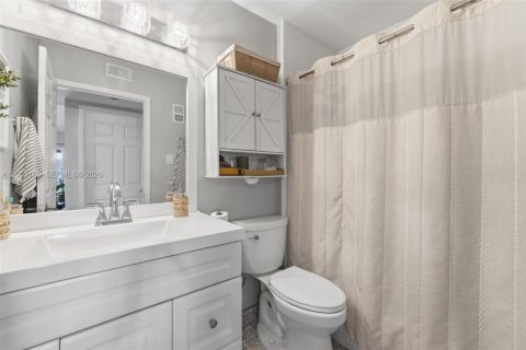 Condo in Miami, Florida, 1 bedroom  № 2070415 - photo 16