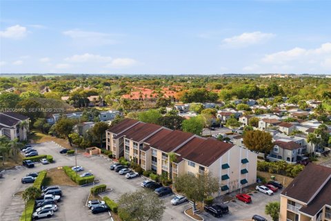 Condo in Miami, Florida, 1 bedroom  № 2070415 - photo 23
