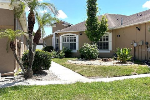 House in Wesley Chapel, Florida 4 bedrooms, 161.93 sq.m. № 2225778 - photo 2