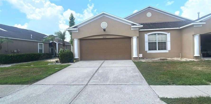 House in Wesley Chapel, Florida 4 bedrooms, 161.93 sq.m. № 2225778