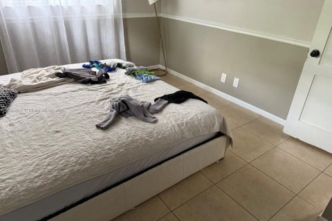 Commercial property in Fort Lauderdale, Florida 291.43 sq.m. № 1880087 - photo 20